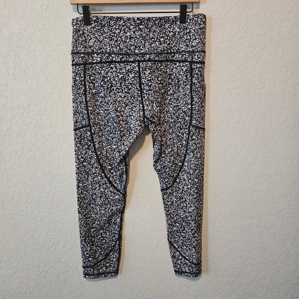 Zyia Active Black White Floral Pixelated Print Leggings with Pockets Size 12 - Picture 2 of 9